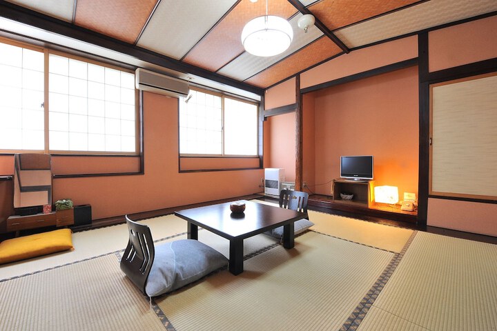 Room 12 of 42