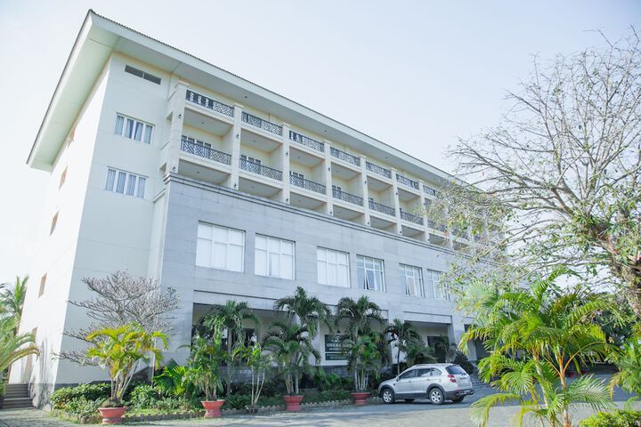 Hotel Exterior 40 of 43