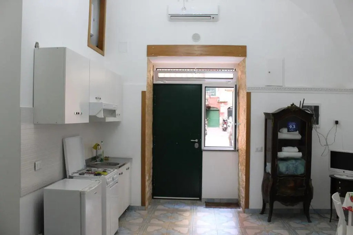 Room 4 of 10