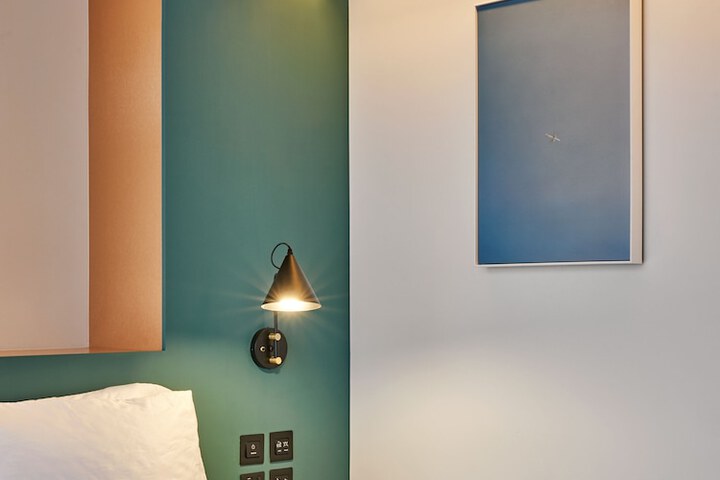 Room 11 of 85