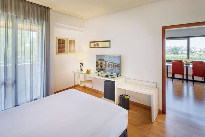 Room 8 of 48