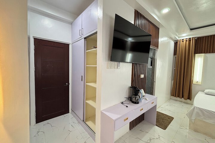 Room 4 of 20