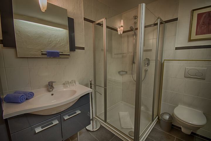 Room 42 of 72