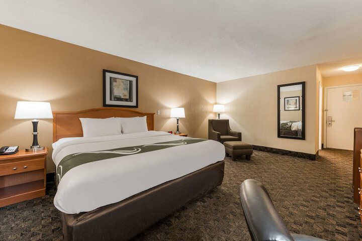 1 King Bed (19 of 19)