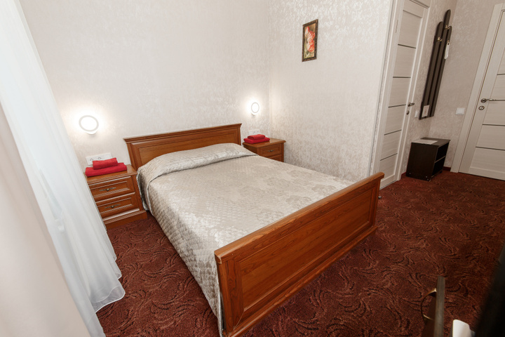 Room 9 of 13