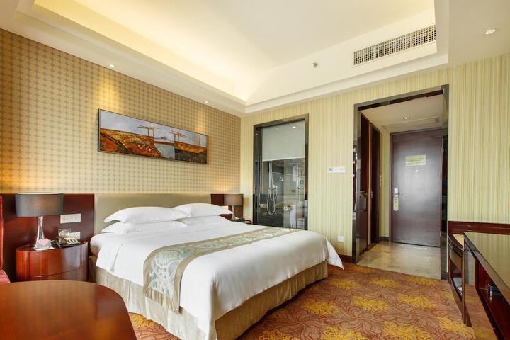 Room 13 of 35