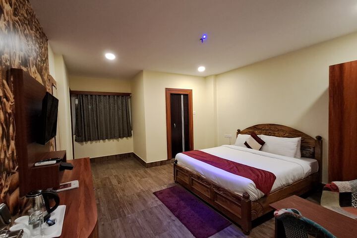 Room 4 of 18