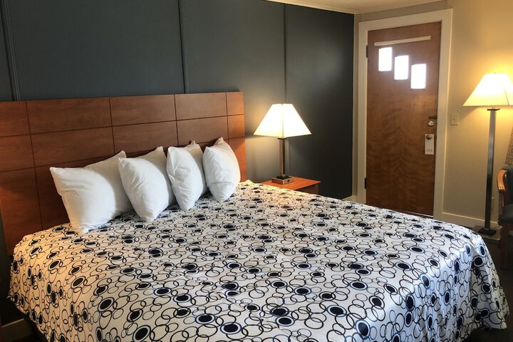 Room 3 of 18
