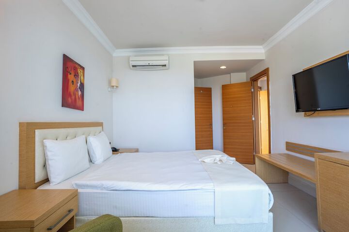 Room 45 of 160
