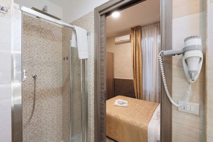 Room 150 of 180