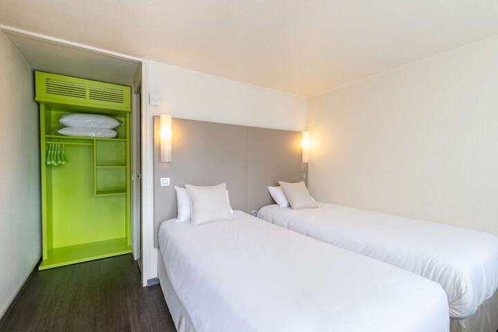 Room 6 of 27