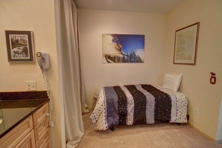 Room 5 of 89