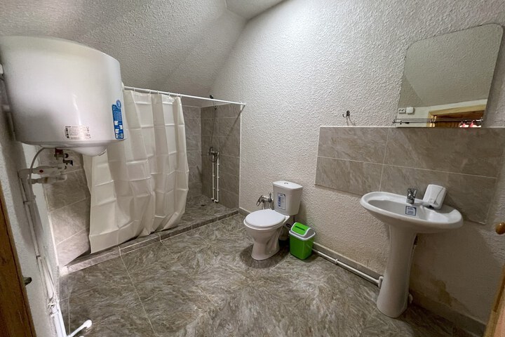 Room 12 of 27