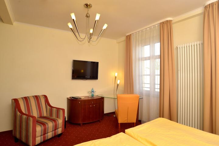 Room 11 of 40