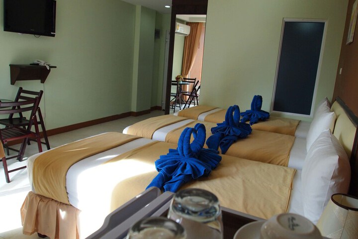 Room 11 of 36