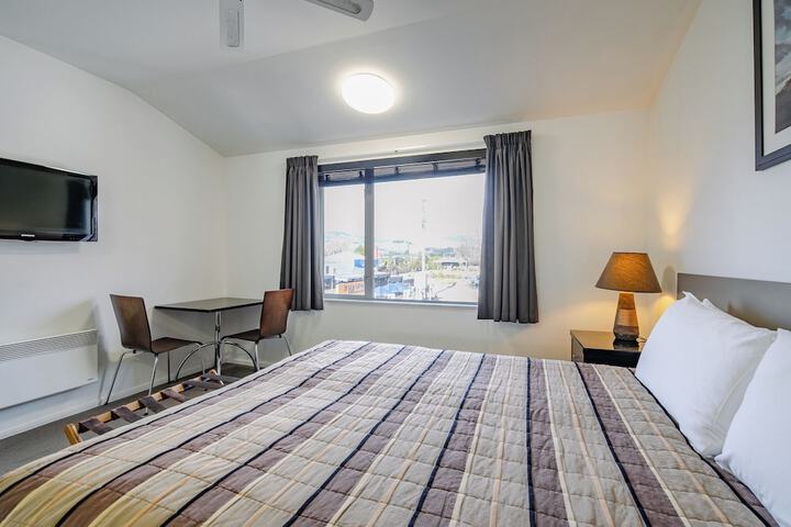 Room 8 of 19