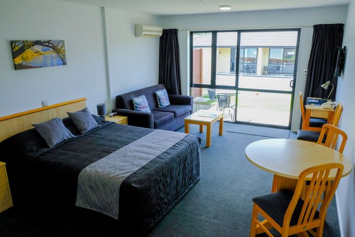Room 2 of 63