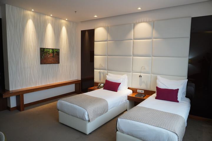 Room 43 of 146