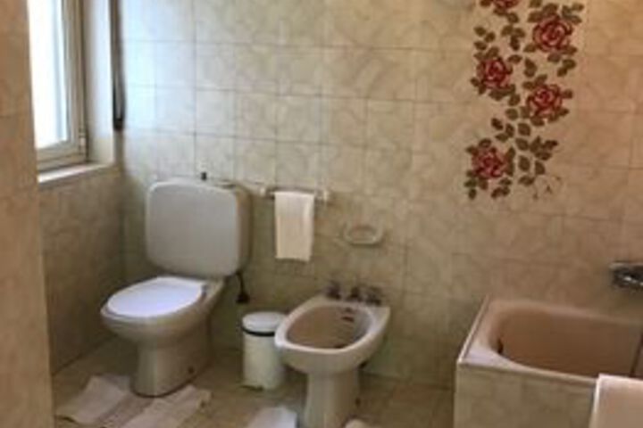 Room 6 of 35