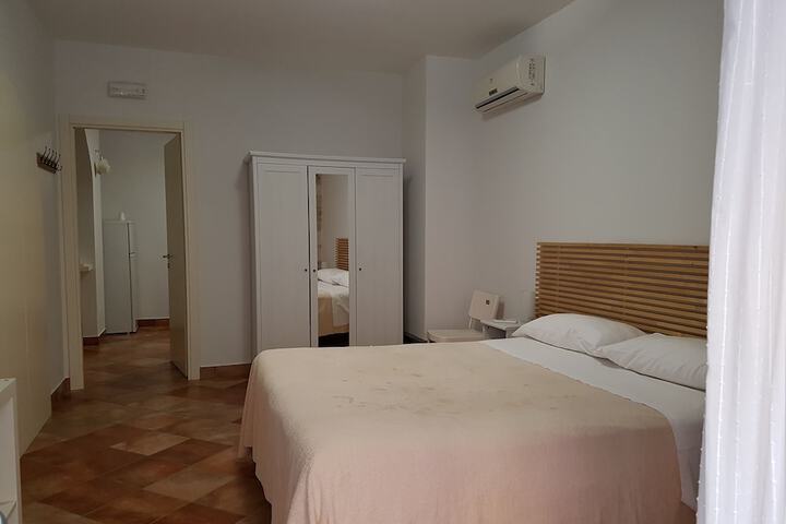 Room 11 of 66