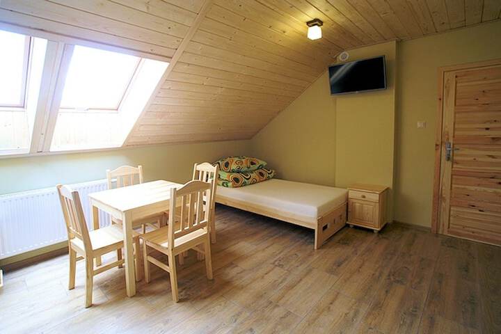 Room 9 of 32