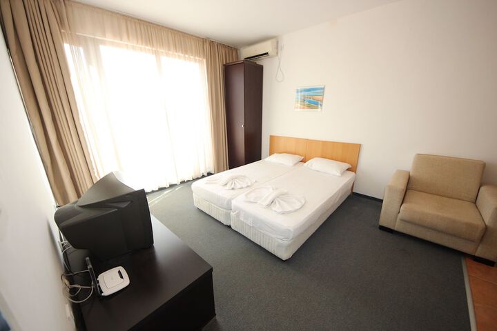 Room 8 of 177