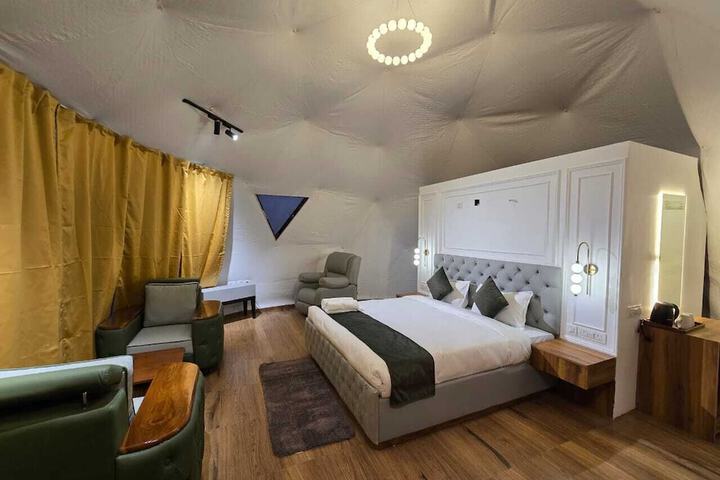 Room 5 of 12