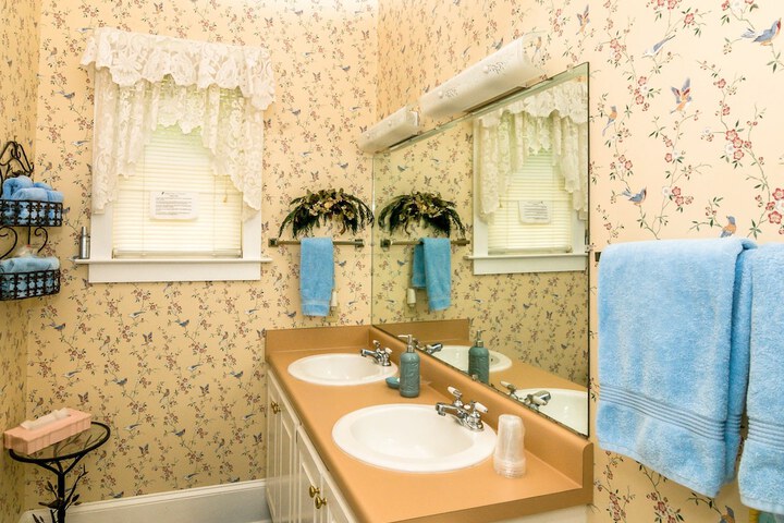 Clean Restrooms