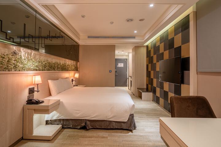 Room 28 of 126