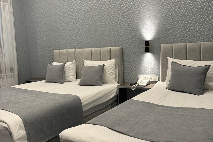 Room 16 of 40