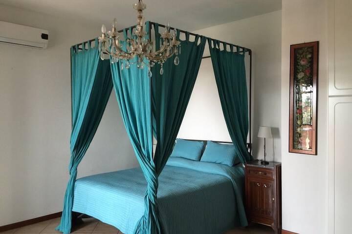 Room 13 of 61