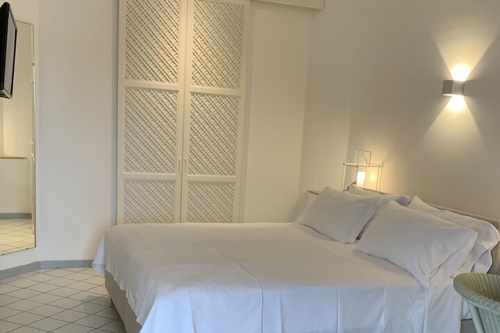 Room 11 of 99