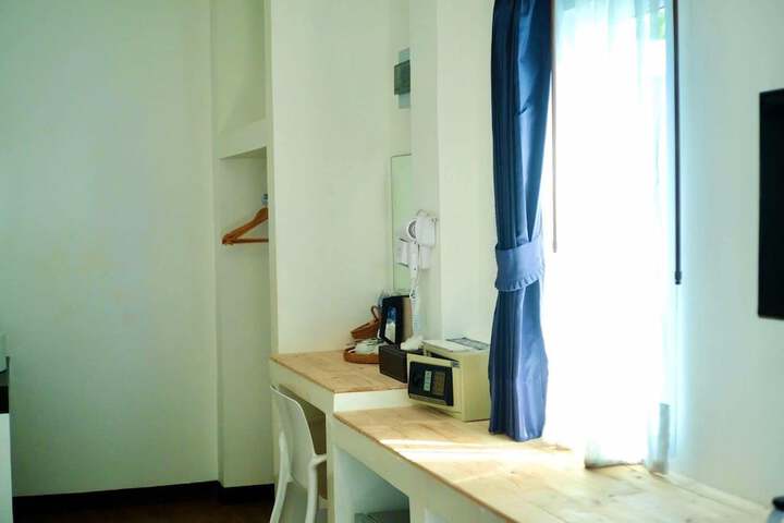 Room 17 of 293