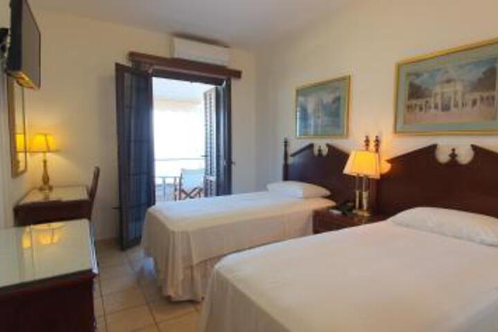 Kastro Hotel