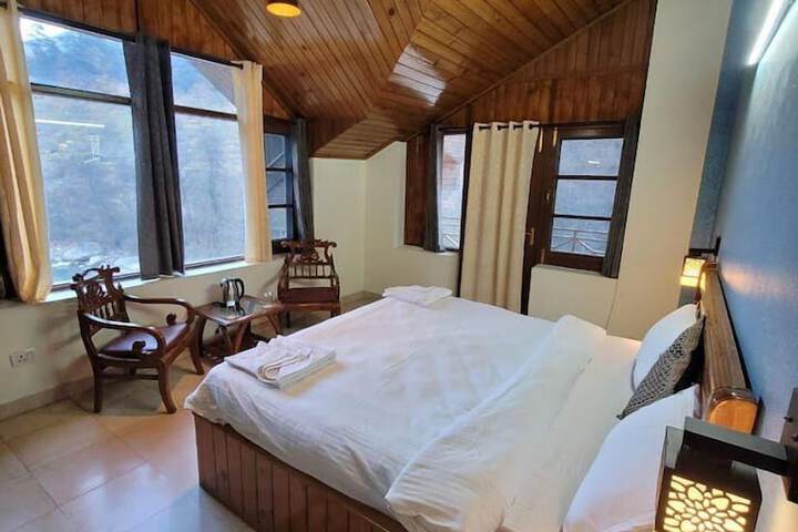 Room 6 of 18
