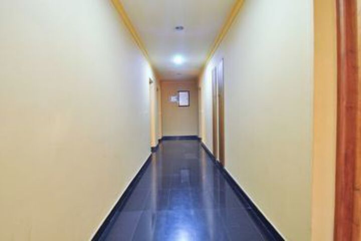 Ballroom/Hall 11 of 16
