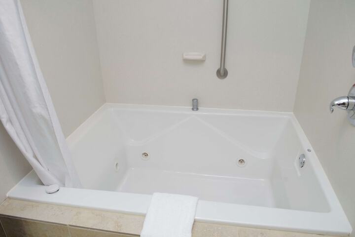 Room 21 of 32