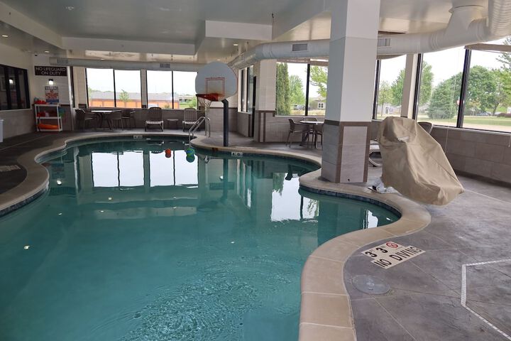Pool 17 of 28