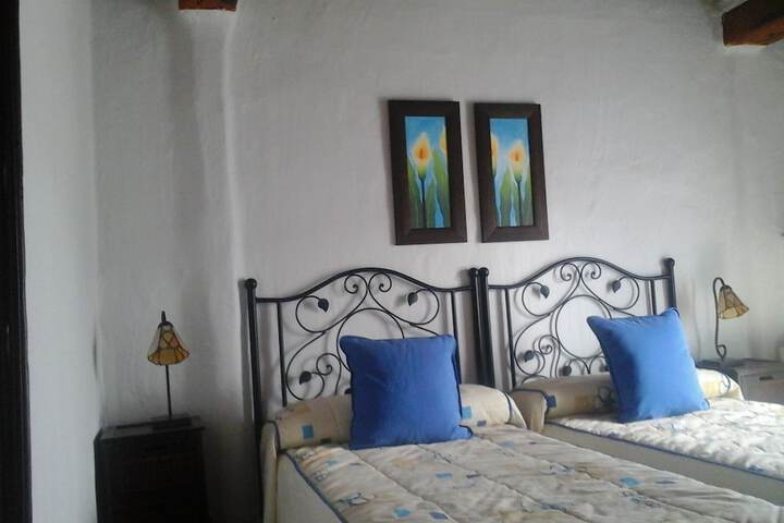Room 6 of 31