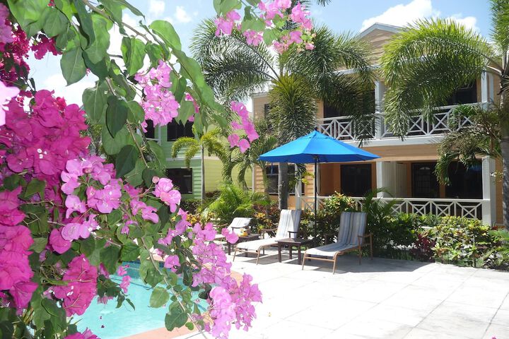 Hotel Pool