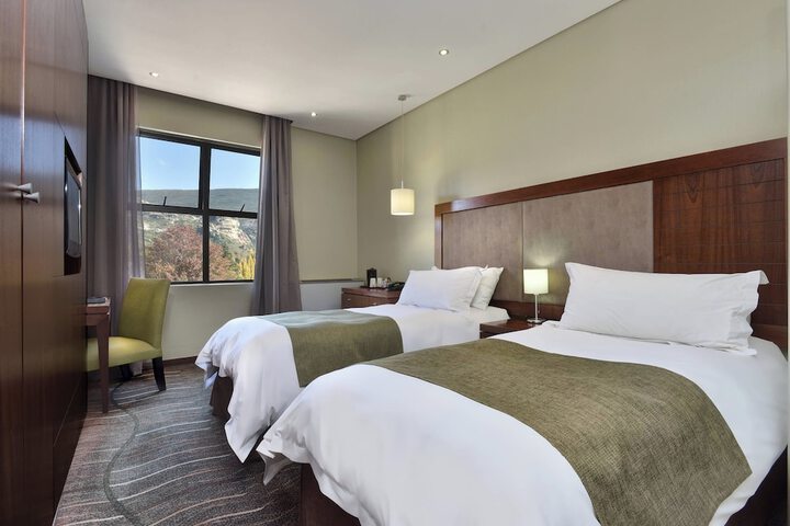 Room 34 of 102