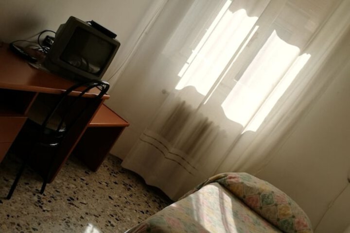 Room 6 of 33