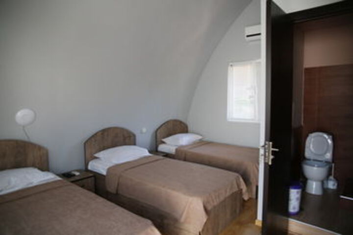 Room 9 of 25