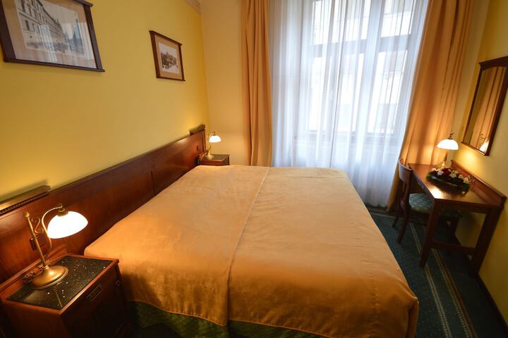 Room 12 of 61