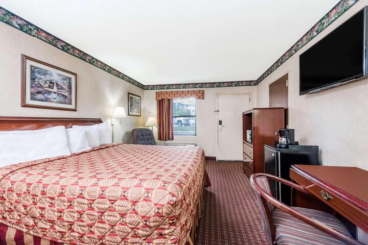 Superior King Bed (3 of 8)