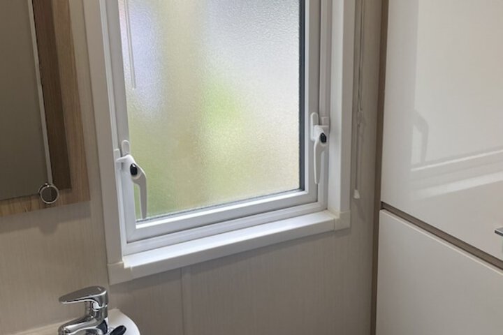 Room 6 of 10