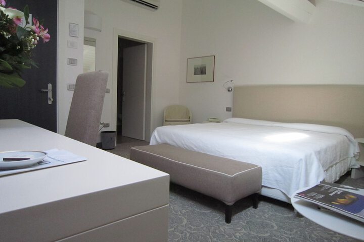 Room 8 of 39