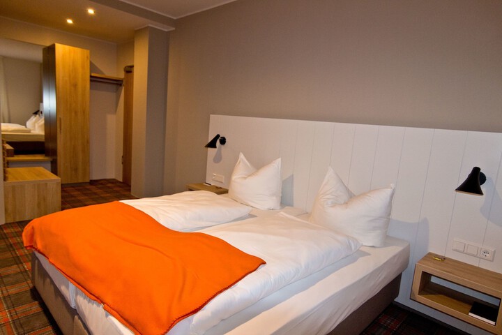 Room 9 of 42