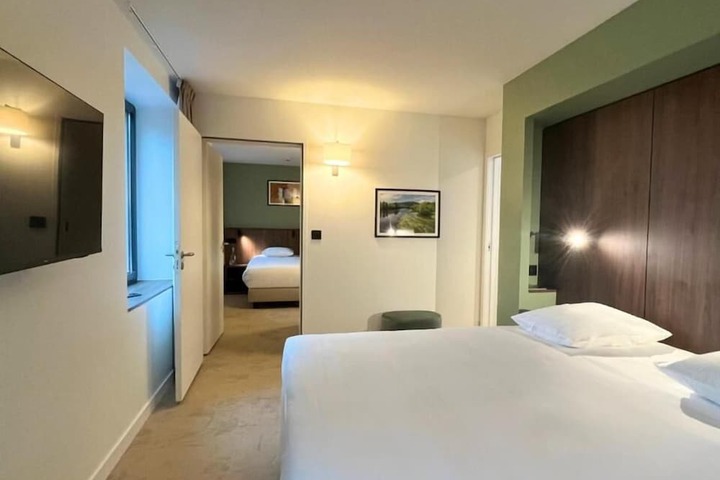 Room 4 of 64