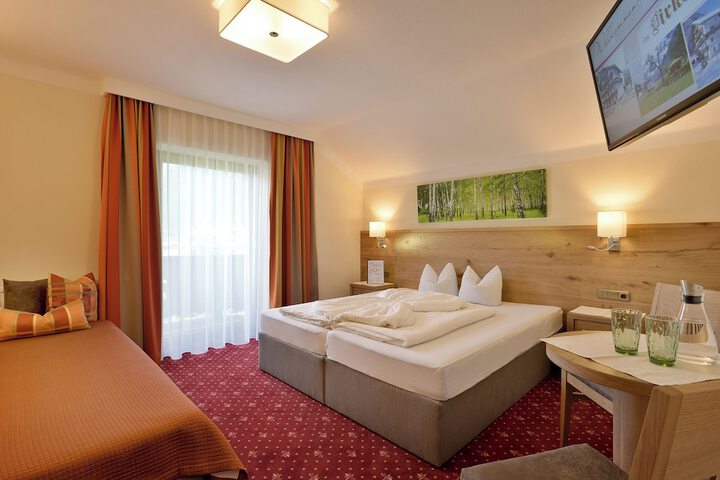 Room 7 of 77